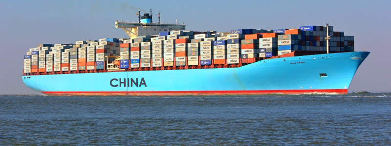 Navio transportando containers